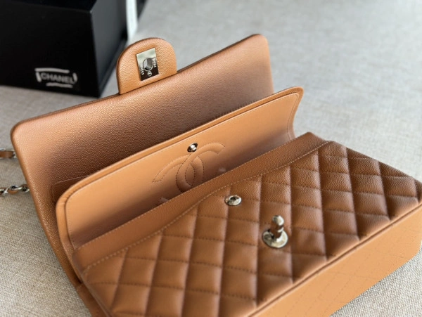 Fashionable CHANEL FLAP BAG 389 - Image 9