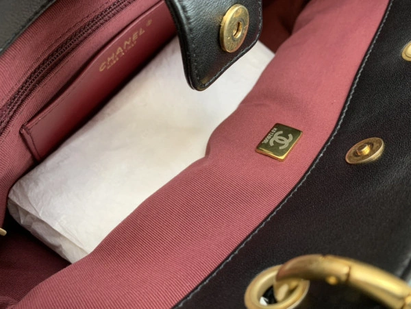 ModernLook CHANEL SMALL SHOPPING BAG 1133 - Image 10