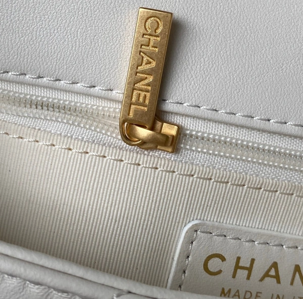 CHANEL SMALL FLAP BAG Fashionable 372 - Image 10