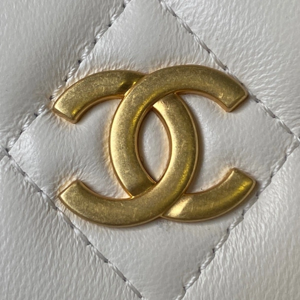 Fashionable CHANEL HANDLE BAG 949 - Image 4