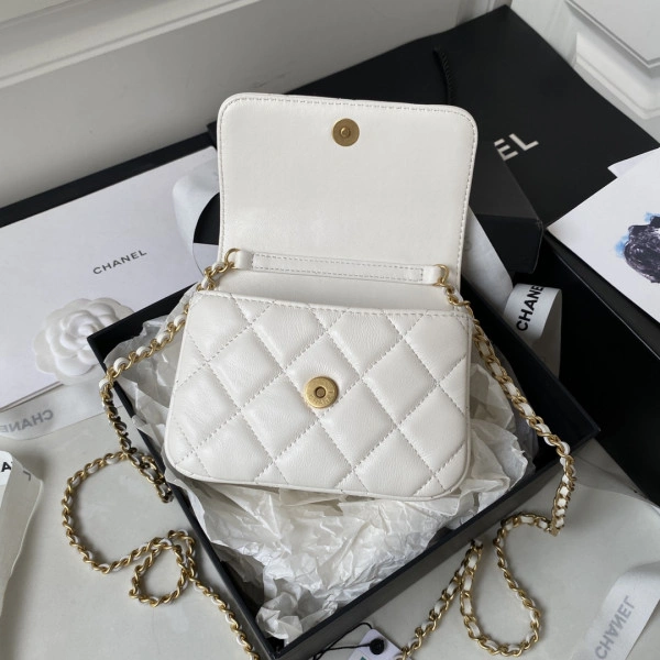 Fashionable CHANEL HANDLE BAG 949 - Image 9