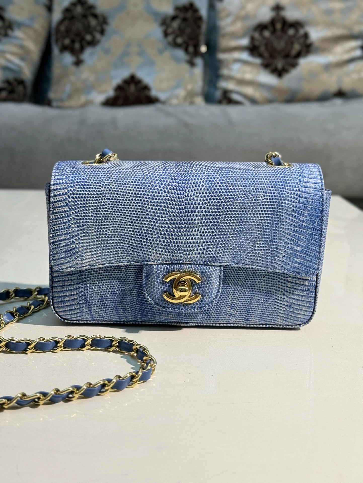 WellDesigned CHANEL FLAP BAG 20CM 329