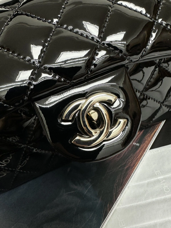 WellDesigned CHANEL Mini CHANELassic Handbag With Top Handle 895 - Image 3