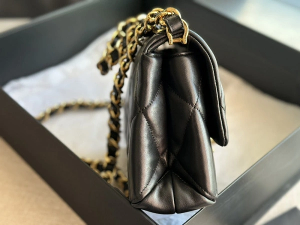 CHANEL FLAP BAG Comfortable 402 - Image 6